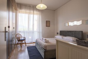 1 dormitori, un bressol de viatge i wifi gratuïta