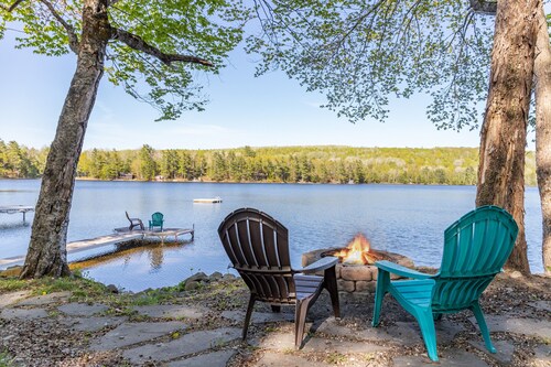 Lakeside Retreat House: Fire pit + Lake + float