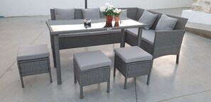 تناول الطعام بالخارج