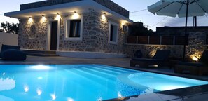 حمّام سباحة خارجي