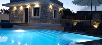 Double Bee Villa with private pool