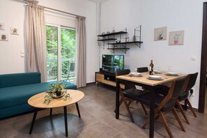 Apartment | Living area - Elegant Urban Escape Apt in Kolonaki (Athens)