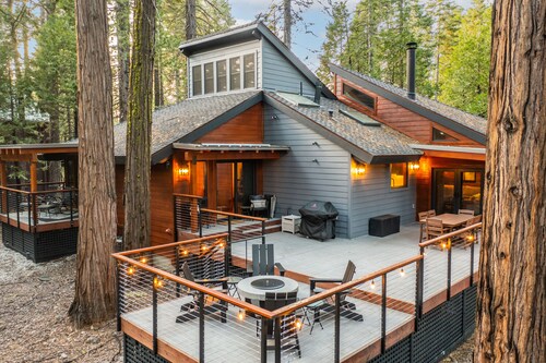 Tranquility Luxury Lodge w/ AC & Pool Access!