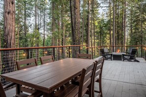 Outdoor dining - Tranquility Luxury Lodge w/ AC & Pool Access! (Dorrington)