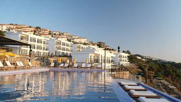 Kolam renang outdoor