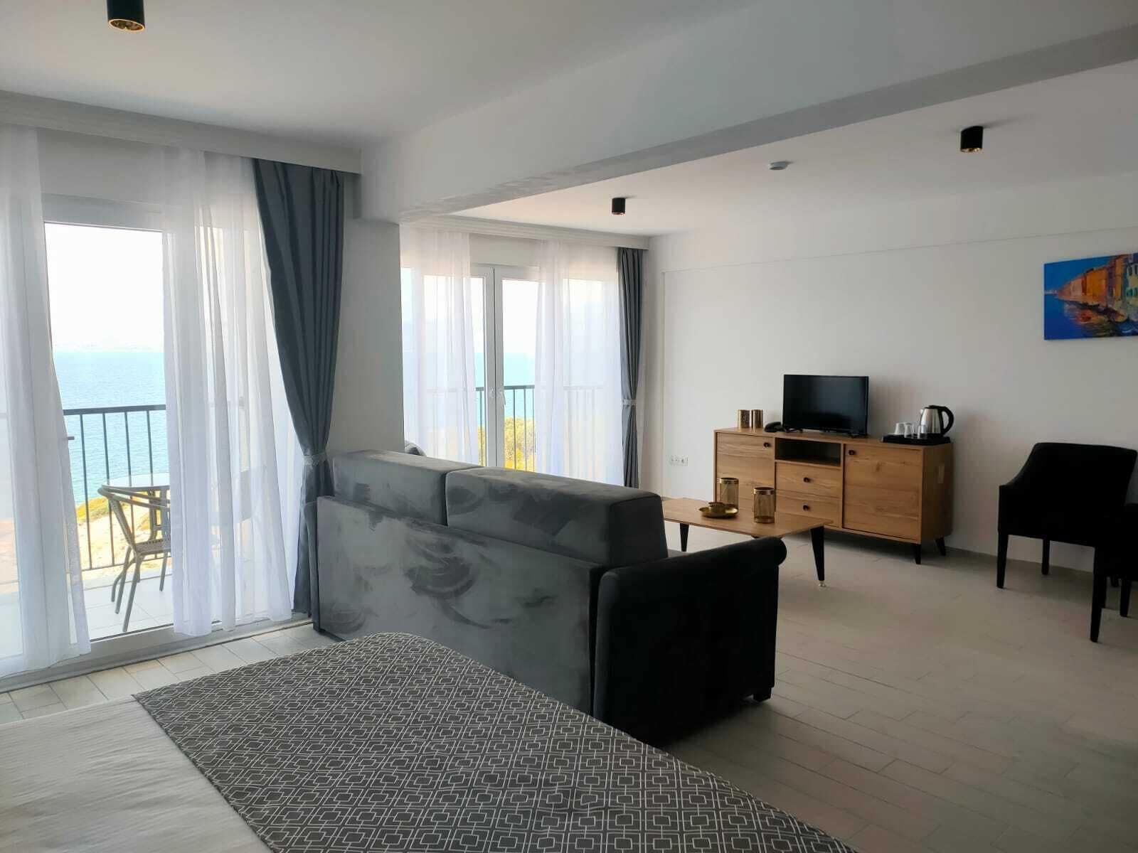 deluxe double room | 1 bedroom, premium bedding, minibar, in-room safe