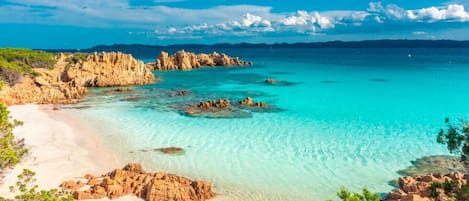 Una spiaggia nelle vicinanze