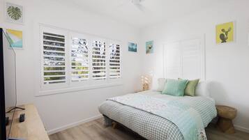 1 habitación, tabla de planchar con plancha, wifi y ropa de cama