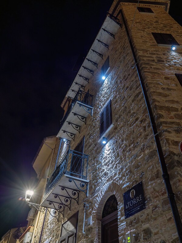 Exterior detail - La Torre - Deluxe Apartment 2 (Santo Stefano di Camastra)