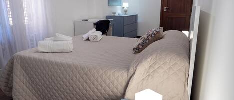 1 chambre, coffres-forts dans les chambres, bureau