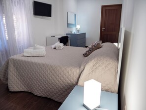 1 bedroom, in-room safe, desk, iron/ironing board - La Torre - Deluxe Apartment 2 (Santo Stefano di Camastra)