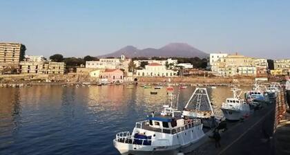 Cozy apartment - central within walking distance of Naples
