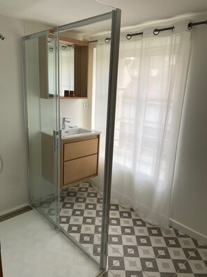 Towels, soap, toilet paper