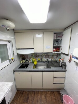 Full-sized fridge, microwave, stovetop, toaster