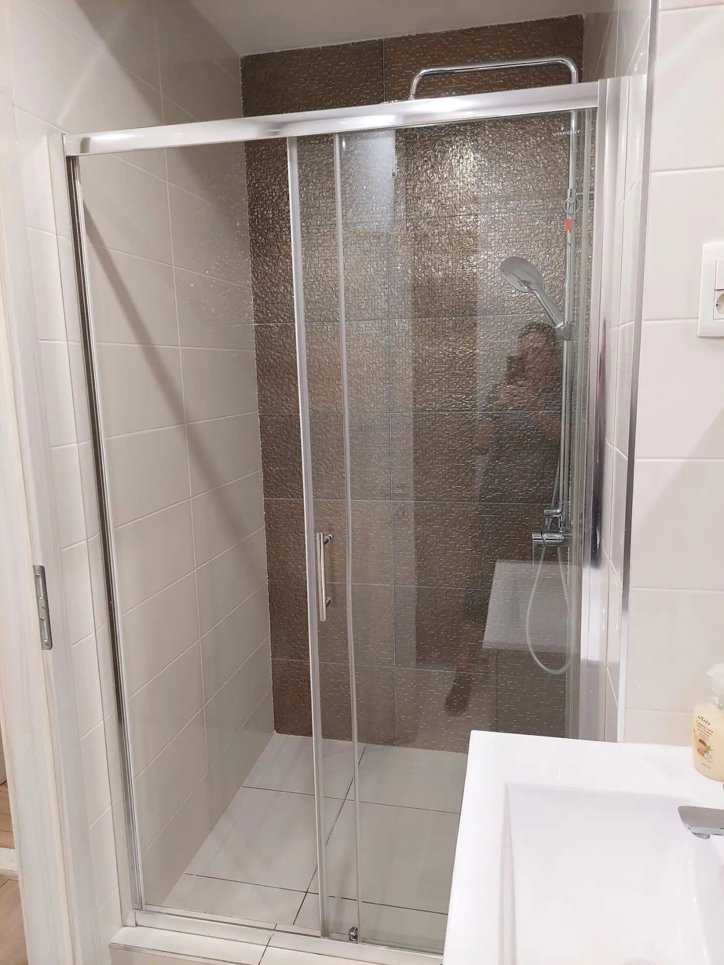 Salle de bain | Douche, serviettes fournies