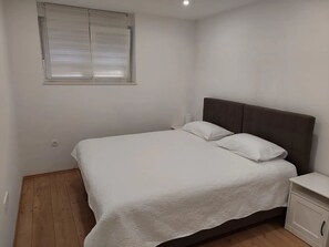 2 Schlafzimmer, Bügeleisen/Bügelbrett, kostenloses WLAN
