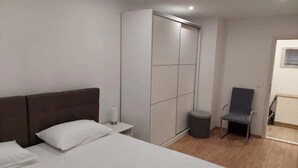 2 soverom, strykejern/-brett og wi-fi (inkludert)