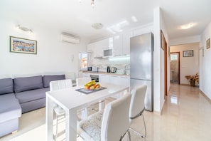 Apartment (A1) | Dining - Apartment Magical View (Milna)