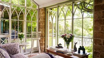 Grand House (Multiple Bedrooms) | Living area | TV, fireplace, DVD player, toys