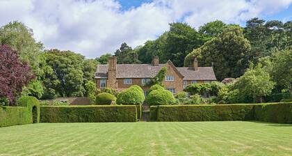 Drakestone House Manor With Breathtaking Cotswolds Views