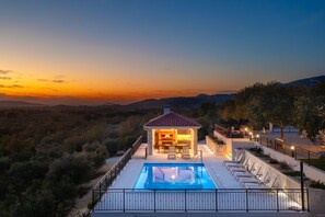 Outdoor pool, a heated pool - Villa La Meravigliosa (Vodice)