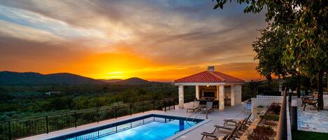 Outdoor pool, a heated pool, open open 24 hours, sun loungers