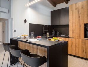 Villa | Cucina privata | Frigorifero, microonde, forno, piano cottura
