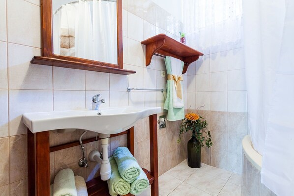 Villa | Bathroom
