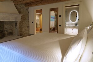 Deluxe Room | 1 bedroom, in-room safe, desk, free WiFi - Monastero Sant Alberico Relais (Verghereto)