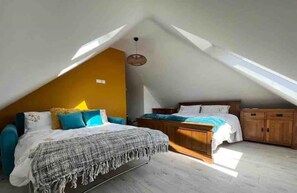 3 habitaciones, tabla de planchar con plancha, wifi y ropa de cama