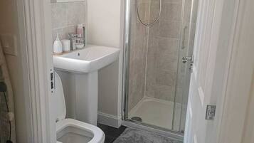 Hårtørrer, håndklæder, Sæbe, Toiletpapir