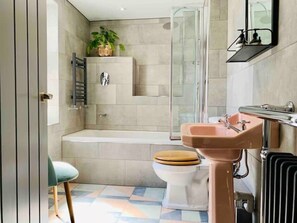 Shower, hair dryer, towels, soap - 4 Bed. Perfect for Families. 1 min From Seafront. Centre of Brighton (Brighton)