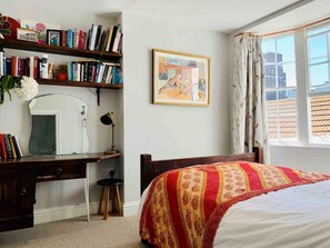 4 bedrooms, iron/ironing board, WiFi, bed sheets - 4 Bed. Perfect for Families. 1 min From Seafront. Centre of Brighton (Brighton)