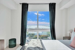 2 habitaciones, tabla de planchar con plancha, cuna de viaje y wifi 