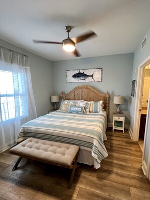 2 bedrooms, travel cot, WiFi, bed sheets