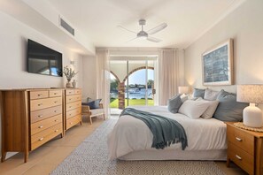 4 bedrooms, desk, iron/ironing board, travel crib