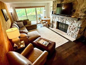 Smart TV, fireplace - Very Private Updated 2Br Condo on the Summit. Walking distance to all the fun. (Bellaire)