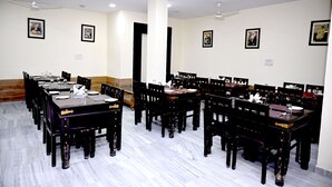 Restaurant - Hotel Ram Vilas By Fork Plaza (Jaipur)