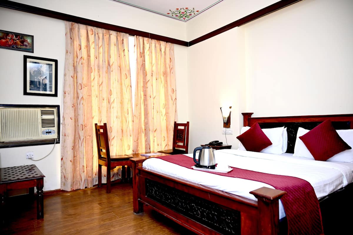 Deluxe Double Room | Free WiFi, bed sheets