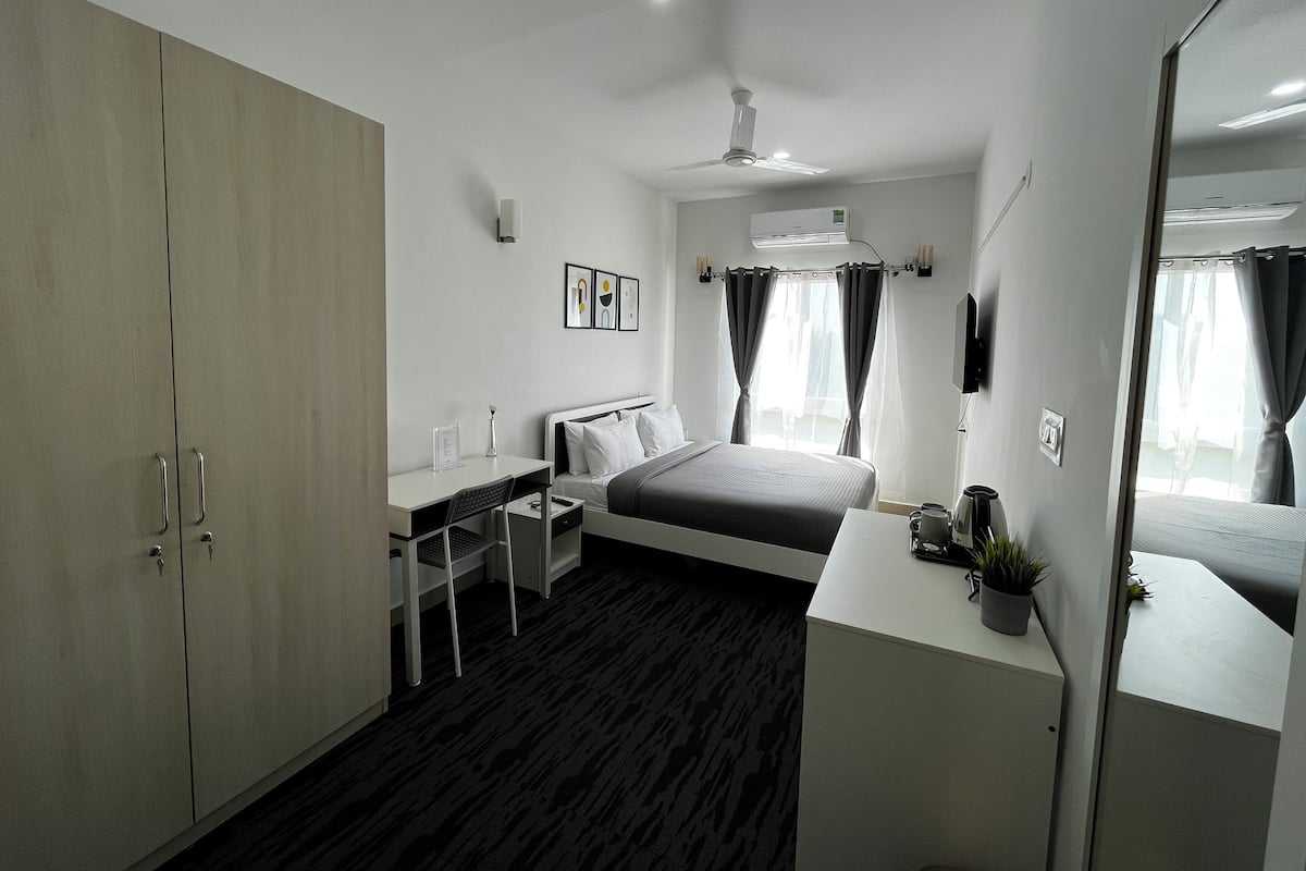 Standard Room | 1 bedroom, iron/ironing board, free WiFi