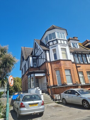 Exterior - Colourful Studio (Bournemouth)