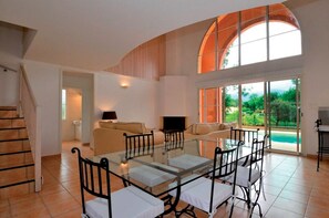 40-cm flat-screen TV with digital channels, TV - Lagrange Vacances - Royal Green (Pont-de-Larn)