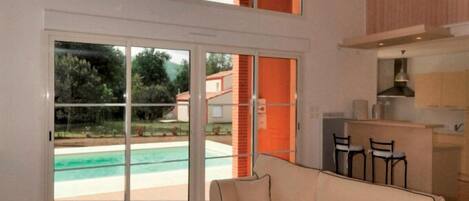 Télévision à écran plat de 40 cm avec chaînes numériques, télévision