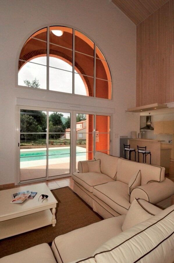 40-cm flat-screen TV with digital channels, TV - Lagrange Vacances - Royal Green (Pont-de-Larn)