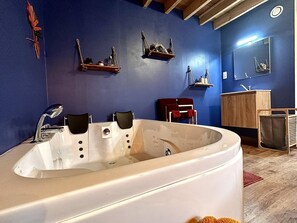 Honeymoon House | Bathroom | Bathtub, jetted bath, hair dryer, towels