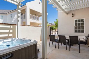 Terrace/patio - Highlander: Private Hot Tub, Sleeps 21, pool+pickleball courts, Foosball (Hurricane)