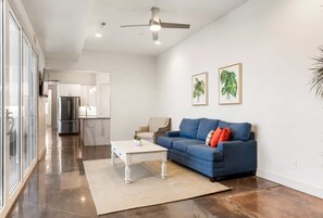 TV, table football - Highlander: Private Hot Tub, Sleeps 21, pool+pickleball courts, Foosball (Hurricane)