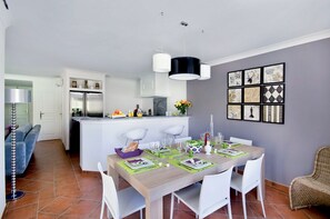 Villa Business | Pasti in camera