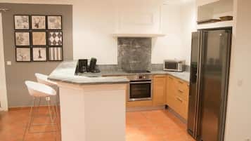 Villa Affaires | Cuisine privée | Grand réfrigérateur, micro-ondes, four, plaque de cuisson