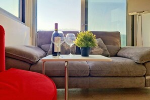 Living area - [Romantic LOFT] Panoramic Ocean View (Lido di Fermo)